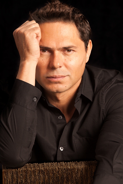 http://gabrielblanco.cc/images/actores/lucho_velasco/Luchovelasco%202012-04.jpg